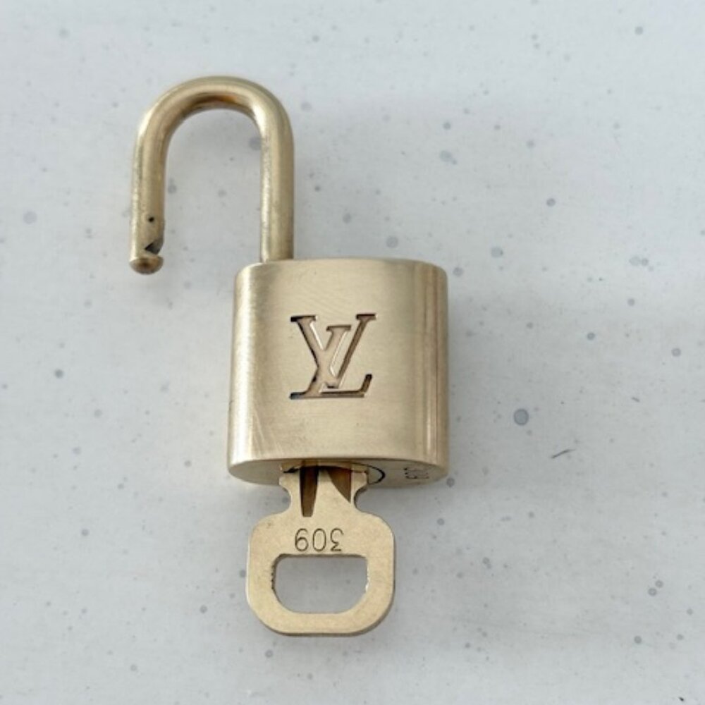 Louis Vuitton Gold Key and Lock Set 309 - Picture 4 of 5